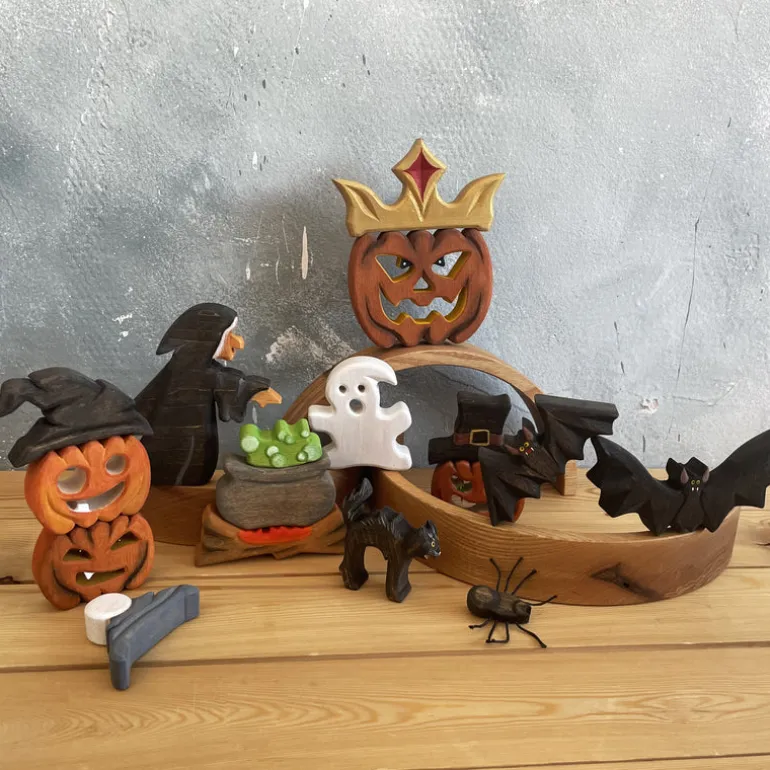 Large Wooden Scary Pumpkin - King