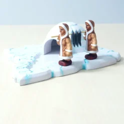 Wooden Eskimo Girls With Fish Set