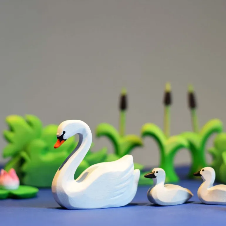 Wooden Swan - Cygnet